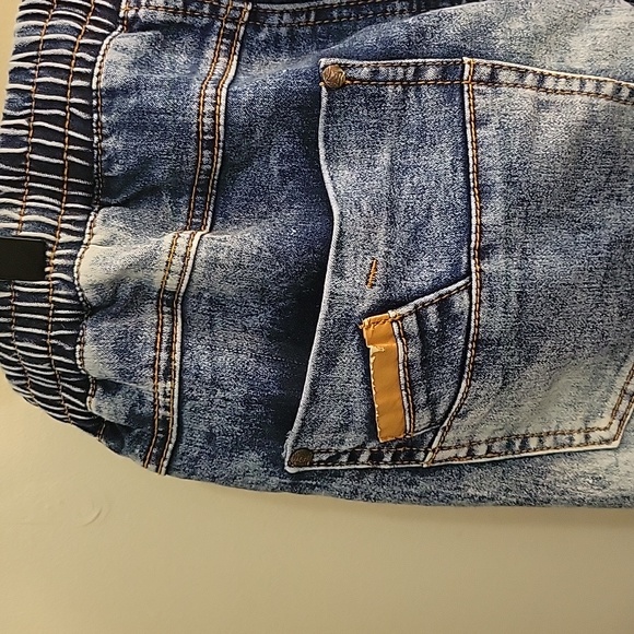 Stonewashed Denim Cropped Jeans - Picture 5 of 6